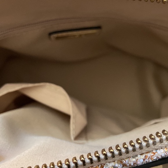 🆕 Beautiful Aldo sparkly shoulder bag with functional lock and key design. - Picture 6 of 11